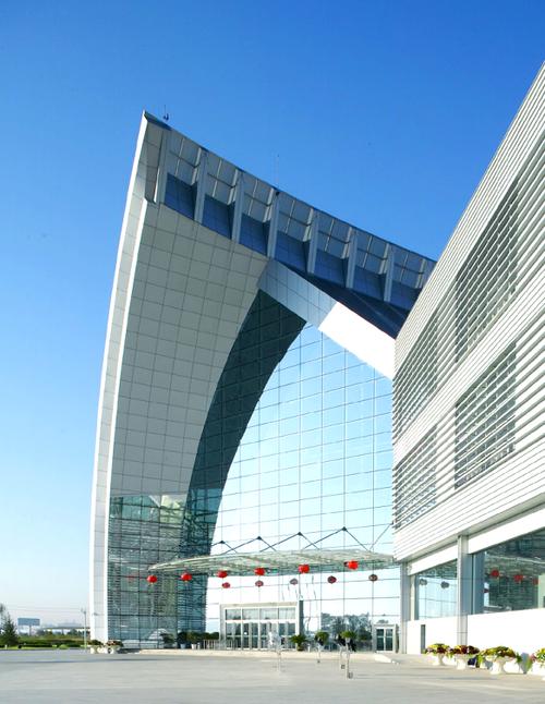 黑龙江省科技馆的多样建筑特征与科技力量